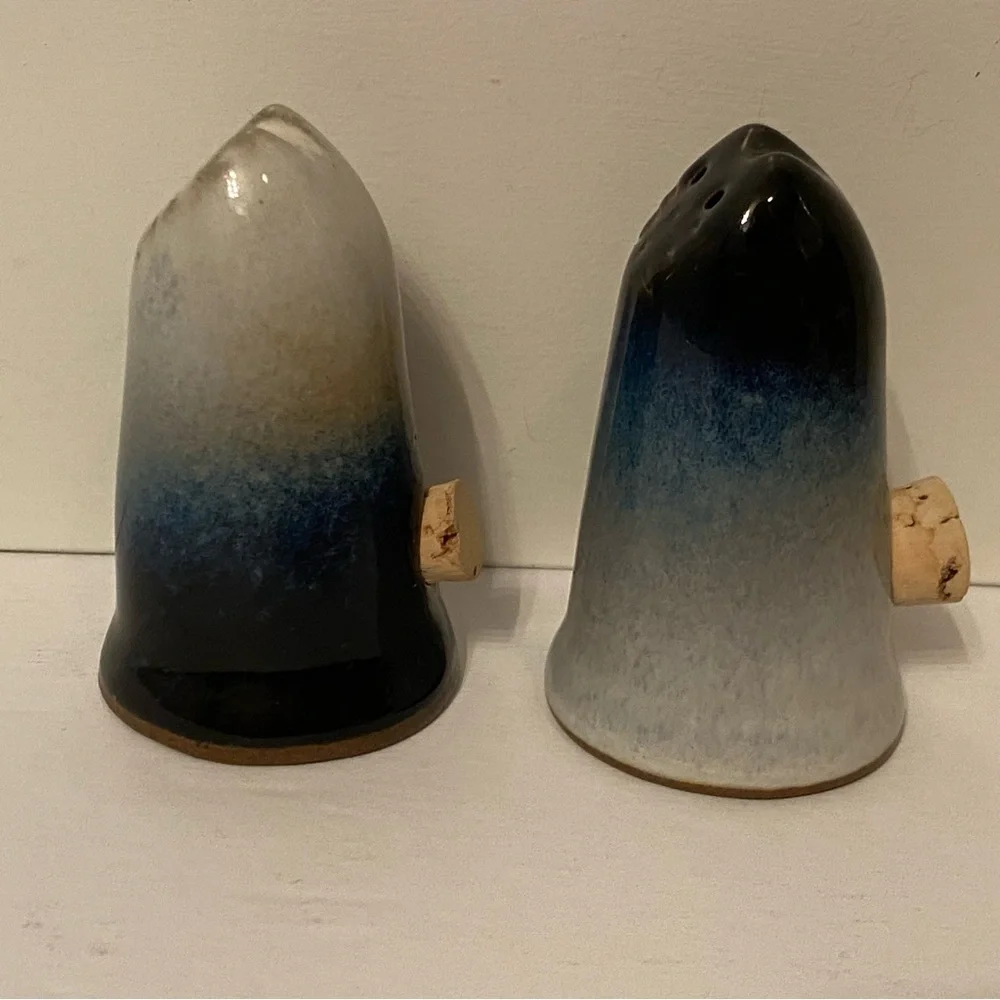 PETER POTS SALT PEPPER PAIR CAT KITTEN BLUE POTTERY NEW UNUSED HANDMADE HOME